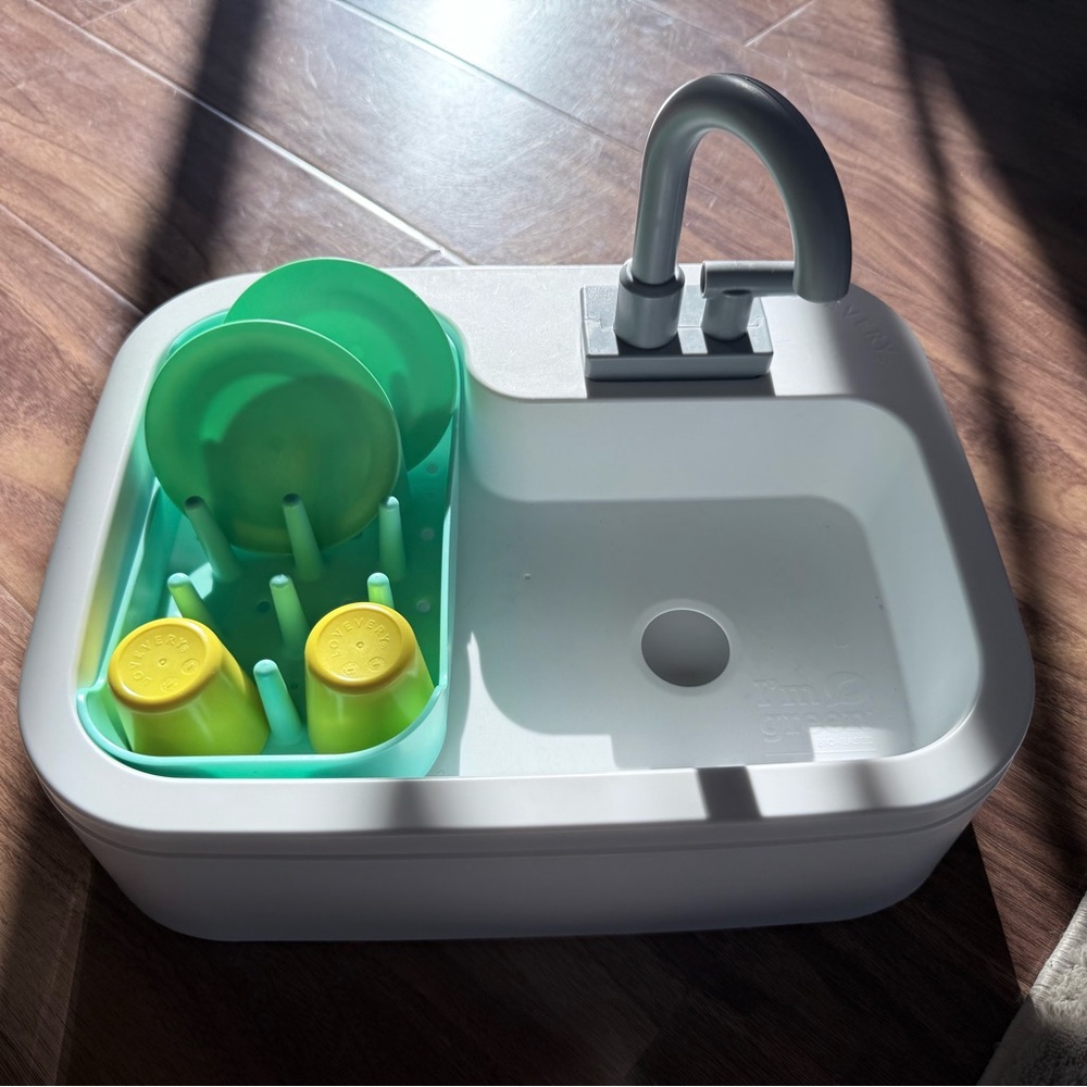 Children's Play Sink with Green and Yellow Accessories